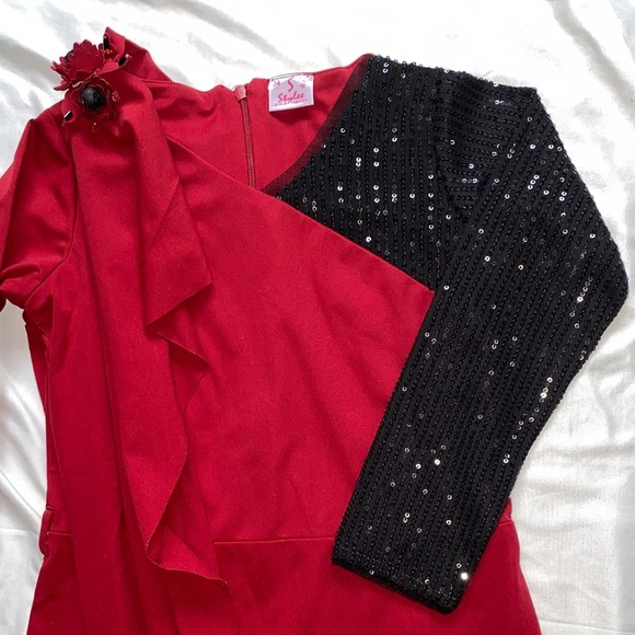 Chic Asymmetrical Red and Black Dress - Picture 4 of 14